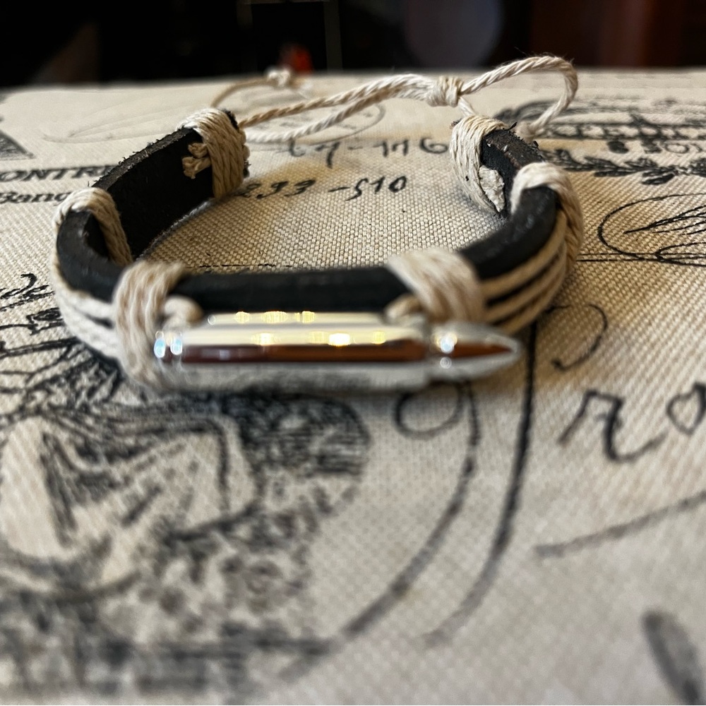 Leather skull cuff bracelets - Picture 8 of 11